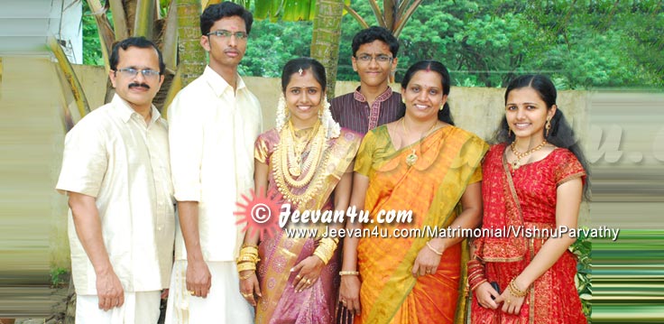 Vishnu Parvathy Wedding Photos with Family
